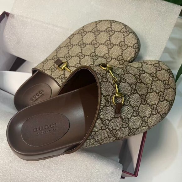 Gucci mule slippers in GG Supreme canvas - Picture 2 of 7